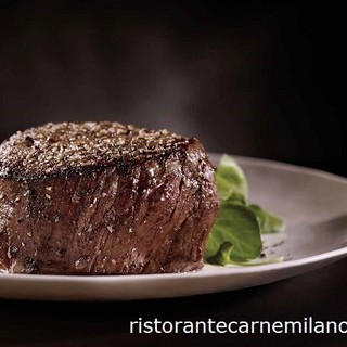 Cene a tema a Milano: i piatti tradizionali più azzeccati da provare