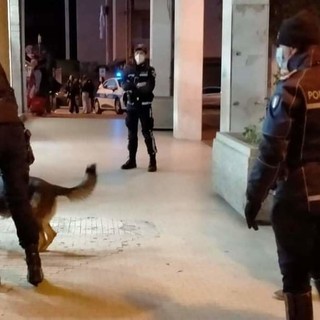Savona, controlli della polizia locale a Santa Rita: 4 segnalati come assuntori di sostanze stupefacenti (FOTO)