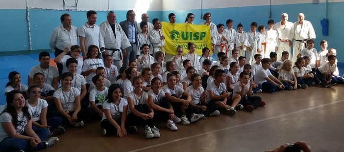 Albenga: judo nelle scuole elementari per insegnare il rispetto reciproco