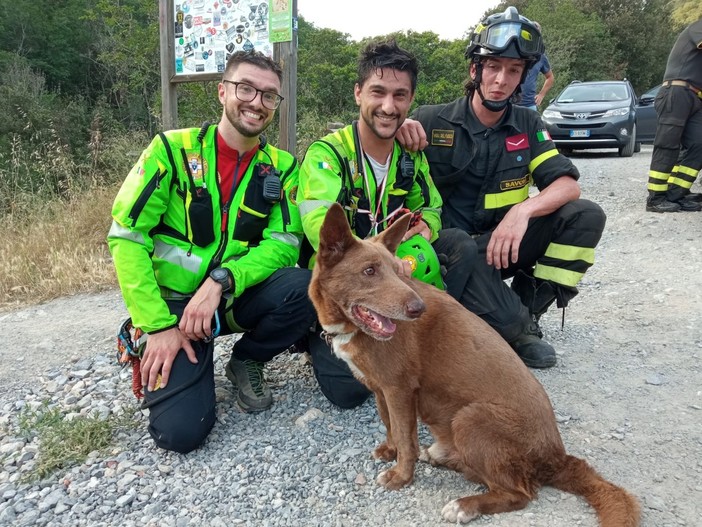 Si perde nei boschi del finalese, salvato da Soccorso Alpino e vigili del fuoco: la storia a lieto fine di Noè (FOTO) Si perde nei boschi del finalese, salvato da Soccorso Alpino e vigili del fuoco: la storia a lieto fine di Noè (FOTO)