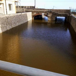 Pietra Ligure, disagi alla foce di Rio Ranzi: problemi per le attività balneari (FOTO)