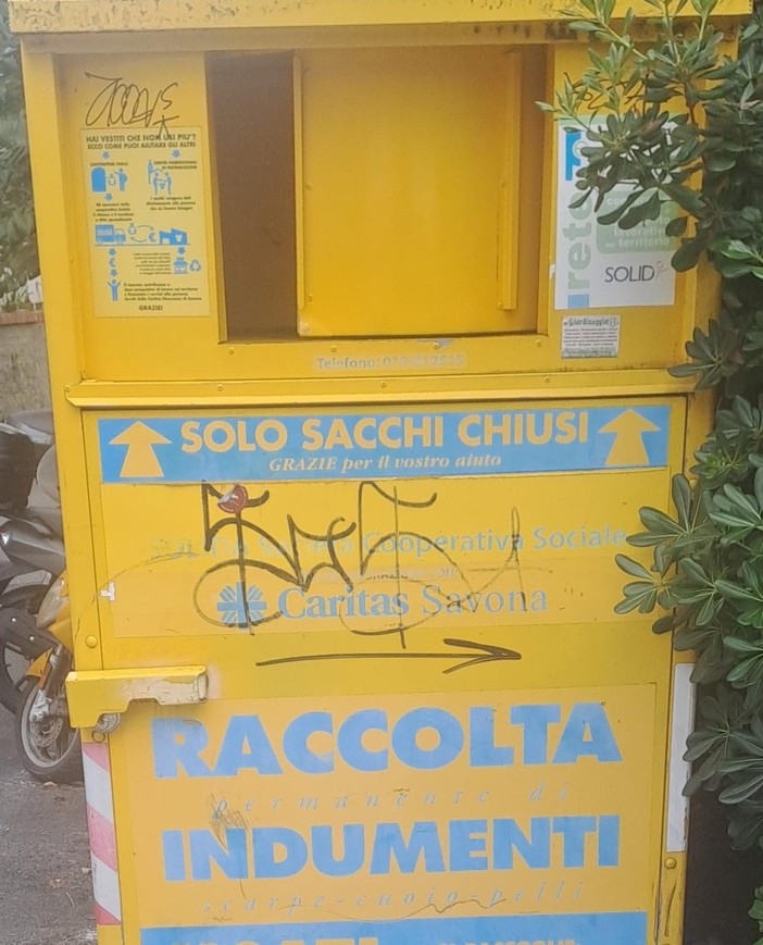 Recupero indumenti usati,  criticità anche a Savona. Cooperativa Solida: "Arrivati ad un punto critico, ad oggi ci risulta impossibile vendere il prodotto della raccolta"