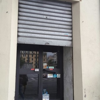 Savona, dopo 18 anni chiude la gioielleria “Riflessi d’oro”