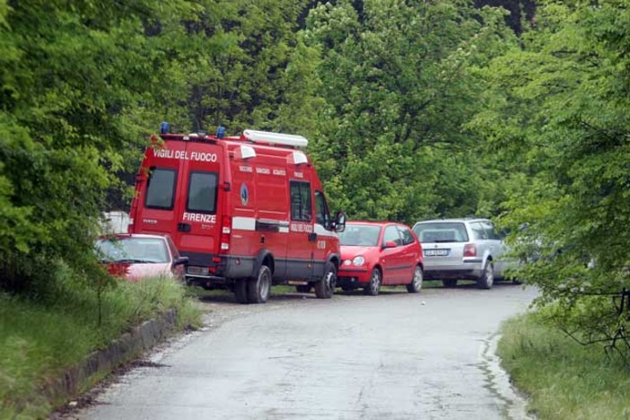 Donna si fersce ad una gamba nei boschi sopra Calice