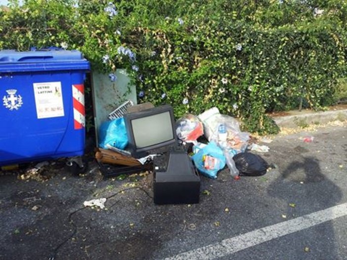 Albenga: artigiani pagano la Tari senza ottenere il servizio, Lega e Forza Italia ricevono le segnalazioni di cittadini infuriati