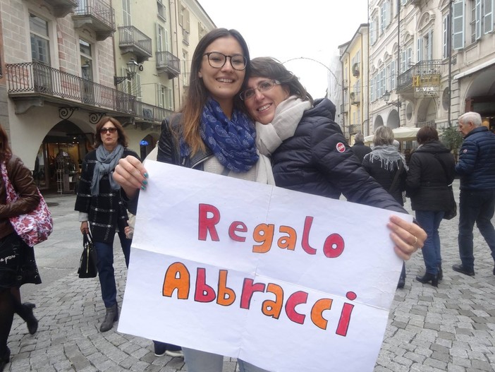 Coccoliamoci: oggi 21 gennaio è la Giornata Mondiale dell’Abbraccio Coccoliamoci: oggi 21 gennaio è la Giornata Mondiale dell’Abbraccio