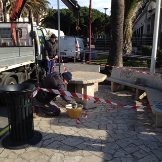 Manutenzione ai “basoli” di Finalmarina