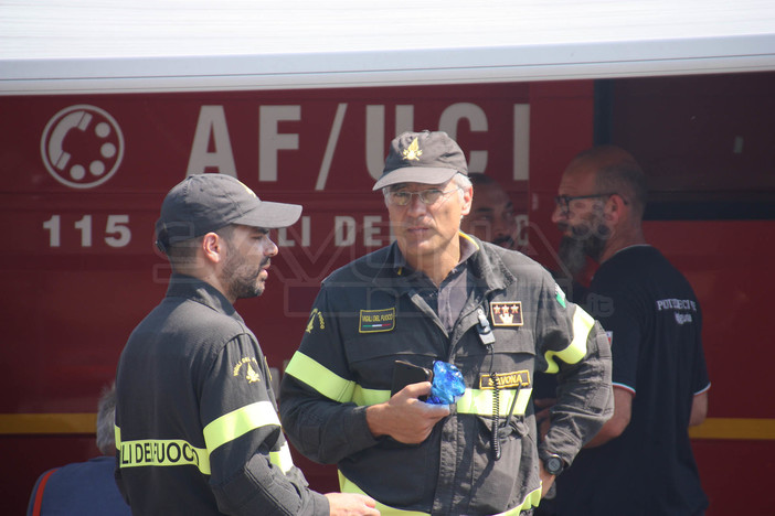 Incendio nell'albenganese, il comandante Gissi: "Vari fronti attivi, ma tutti sotto controllo" (FOTO e VIDEO)
