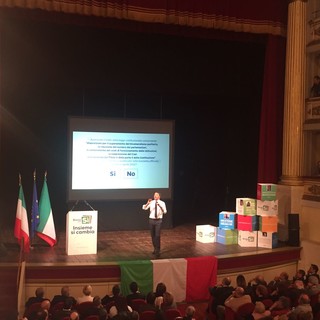 Renzi a Savona: "Una grande battaglia per un'Europa diversa"