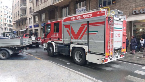 Savona, evacuata la palazzina di via Venezia coinvolta nell'incendio. In sette ancora senza sistemazione Savona, evacuata la palazzina di via Venezia coinvolta nell'incendio. In sette ancora senza sistemazione