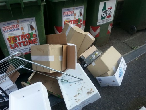 Porta a porta obbligatorio per i negozi del centro di Finale: fioccano le prime multe