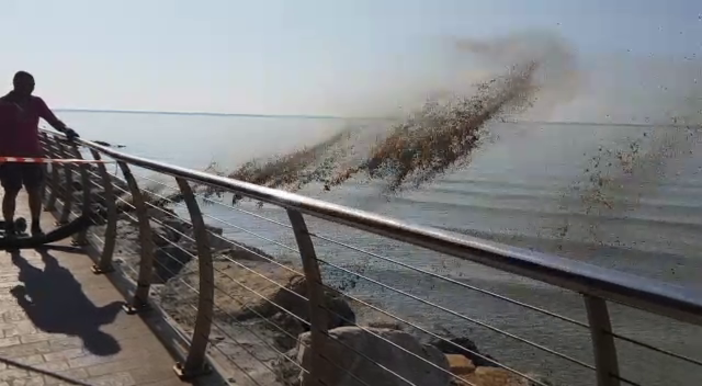 Ripascimento ad Alassio: la 'pioggia di sabbia' desta qualche perplessità (VIDEO)
