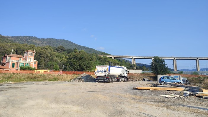 Andora, al via le opere di viabilità a valle della nuova stazione ferroviaria: un accesso più agevole per i viaggiatori Andora, al via le opere di viabilità a valle della nuova stazione ferroviaria: un accesso più agevole per i viaggiatori