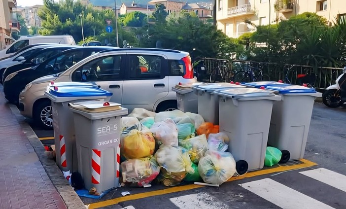 Raccolta rifiuti a Savona, Marino (Savona Intelligente) :”Il sindaco emetta un'ordinanza urgente per la pulizia straordinaria della città"