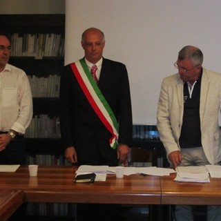 Armato di pala il sindaco di Cosseria Molinaro diventa spazzaneve per un giorno Armato di pala il sindaco di Cosseria Molinaro diventa spazzaneve per un giorno