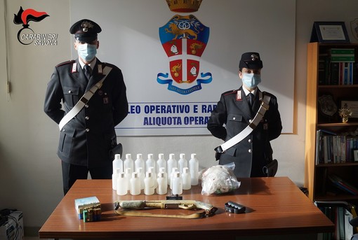 I Carabinieri di Albenga trovano sostanze stupefacenti e un fucile a canne mozze in casa di un 43enne albenganese I Carabinieri di Albenga trovano sostanze stupefacenti e un fucile a canne mozze in casa di un 43enne albenganese