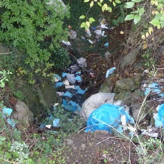 Guardie WWF e FIPSAS proseguono l'attività di controllo nel savonese: scoperta distesa di rifiuti abbandonati nell'entroterra di Ceriale