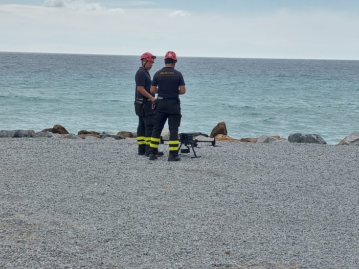 Savona, utilizzati anche i droni per le ricerche del 20enne scomparso. Al momento operazioni sospese (FOTO e VIDEO) Savona, utilizzati anche i droni per le ricerche del 20enne scomparso. Al momento operazioni sospese (FOTO e VIDEO)