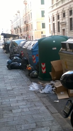 Savona, sui rifiuti Danilo Bruno: "Difficile situazione ATA, necessarioa avviare il progetto per la raccolta differenziata spinta" Savona, sui rifiuti Danilo Bruno: "Difficile situazione ATA, necessarioa avviare il progetto per la raccolta differenziata spinta"