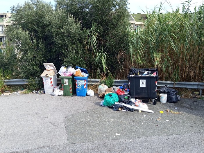 Porta a Porta a Savona, un lettore: "In via G.B. Frumento - Piazza G.L. Bernini la situazione è sempre la stessa, se non peggiorata"