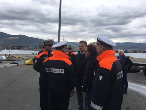 Il Governo fa la conta dei danni ai porti di Savona e Vado, il viceministro Rixi: "Ci vuole un progetto importante per la sicurezza" (FOTO e VIDEO) Il Governo fa la conta dei danni ai porti di Savona e Vado, il viceministro Rixi: "Ci vuole un progetto importante per la sicurezza" (FOTO e VIDEO)