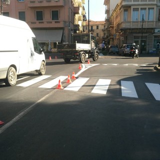 Restyling delle strisce pedonali di Piazza del Popolo di Albenga