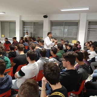 Le inchieste ambientali di Report sbarcano al Ferraris Pancaldo di Savona: si è parlato anche della petroliera Haven