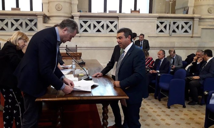 Regione Liguria dice sì al referendum della Lega, Senarega: "Chi prende un voto in più deve poter governare" Regione Liguria dice sì al referendum della Lega, Senarega: "Chi prende un voto in più deve poter governare"