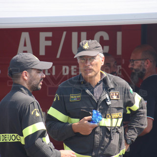 Incendio nell'albenganese, il comandante Gissi: "Vari fronti attivi, ma tutti sotto controllo" (FOTO e VIDEO)
