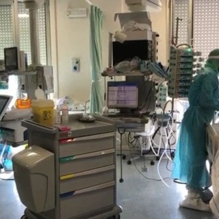 Coronavirus, i ringraziamenti di due pazienti che ce l'hanno fatta: "Ci hanno dato la sicurezza e la voglia di crederci ancora"