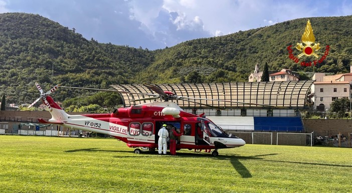 Castelbianco, escursionista disperso trovato senza vita: in azione l’elicottero dei Vigili del Fuoco per il recupero Castelbianco, escursionista disperso trovato senza vita: in azione l’elicottero dei Vigili del Fuoco per il recupero
