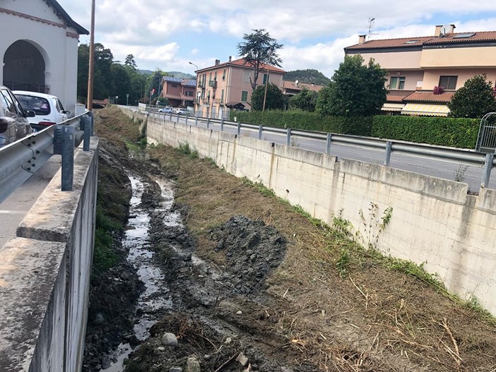 Cairo, disalveo e risagomatura del rio Ferrere: viabilità modificata