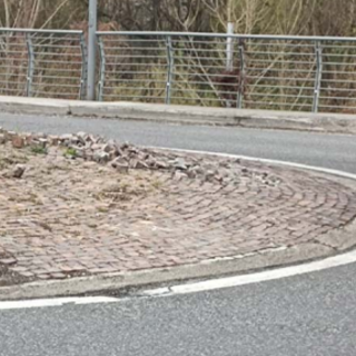 Sanpietrini divelti e lasciati sul posto, +Cairo: "La rotonda di via Sanguinetti va messa in sicurezza"