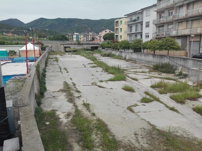 Spotorno, analisi Arpal ok: revocato il divieto di balneazione alla foce del Crovetto Spotorno, analisi Arpal ok: revocato il divieto di balneazione alla foce del Crovetto