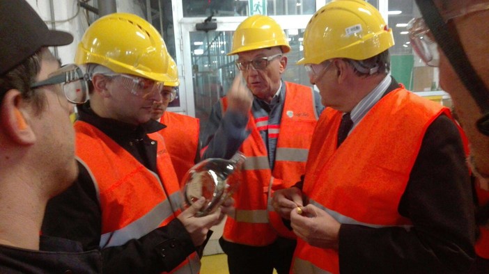Rixi visita la vetreria Verallia: "Investimento da 20 milioni di euro, andato a buon fine, valutiamo altri investimenti" (VIDEO)