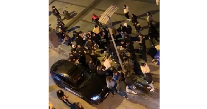 Rissa in Darsena, proseguono le indagini della squadra mobile. La Questura: "Lite legata a motivi di viabilità" Rissa in Darsena, proseguono le indagini della squadra mobile. La Questura: "Lite legata a motivi di viabilità"