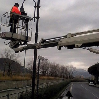 Albenga, via alla riparazione dell'illuminazione pubblica sul lungomare Colombo