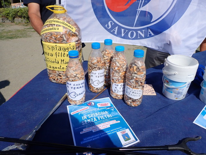 7500 mozziconi di sigaretta raccolti ad Albissola Marina dai soci di Assonautica