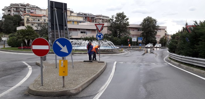 Alassio, terminati i lavori alla rotonda di via Gastaldi (FOTO) Alassio, terminati i lavori alla rotonda di via Gastaldi (FOTO)
