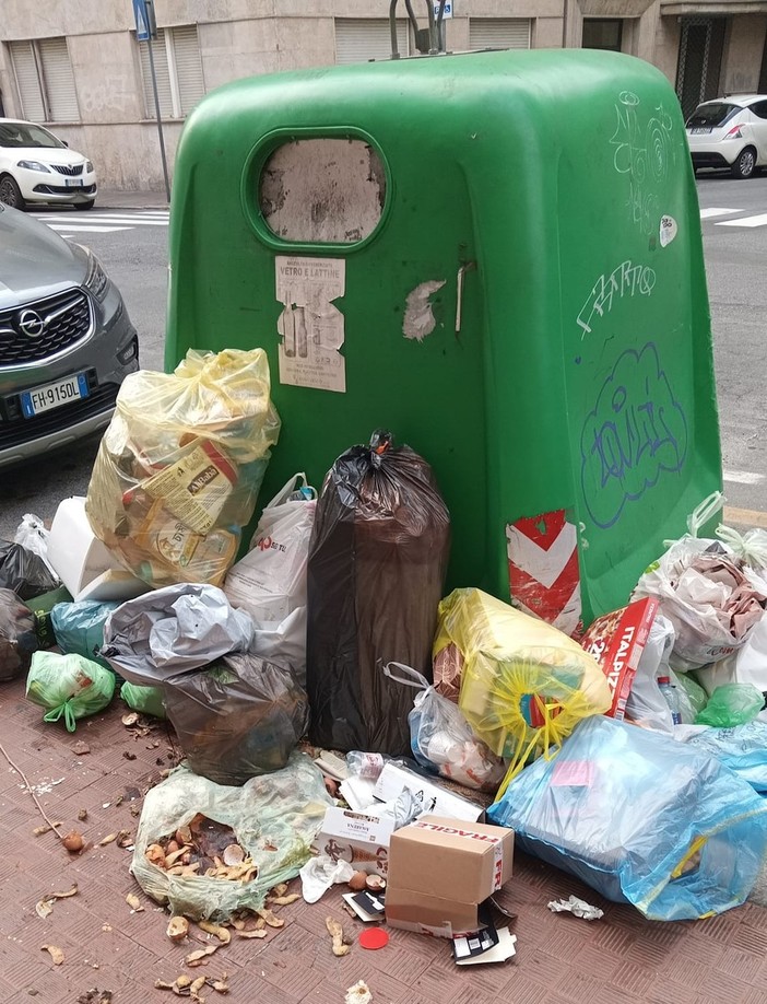 Porta a porta, l’allarme di una lettrice: "Rischio igienico sempre più grave in città" Porta a porta, l’allarme di una lettrice: "Rischio igienico sempre più grave in città"