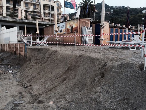 Finale, il maltempo danneggia le spiagge: sbancati una parte dei River Beach