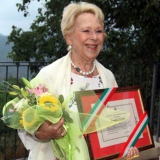 Tutto esaurito per il concerto gratuito dedicato a Renata Scotto. Non si trovano posti, scoppia la polemica Tutto esaurito per il concerto gratuito dedicato a Renata Scotto. Non si trovano posti, scoppia la polemica