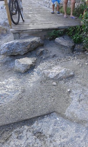 Finale Ligure, spiaggia del Castelletto. L’appello di un disabile: “Vorrei solo vedere il mare”