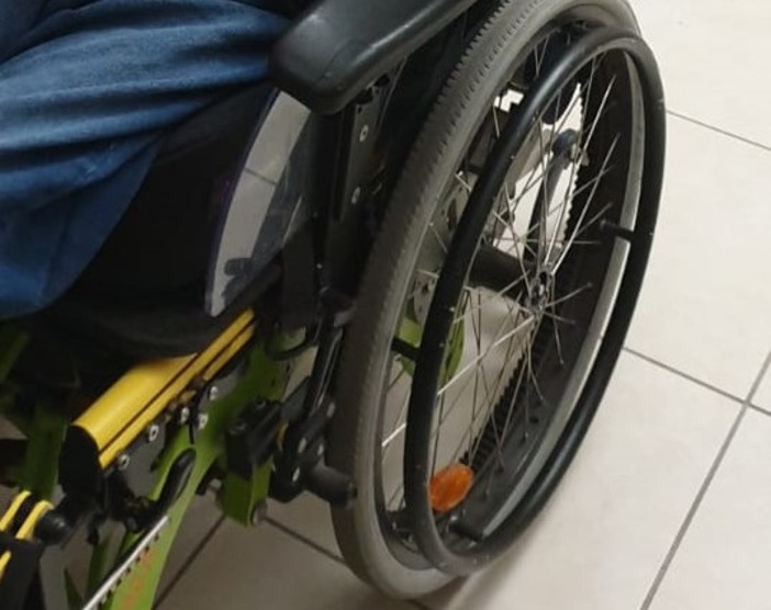 Finale Ligure: "Mio figlio disabile ha urgente bisogno di una sedia a rotelle nuova adeguata alla sua scoliosi" Finale Ligure: "Mio figlio disabile ha urgente bisogno di una sedia a rotelle nuova adeguata alla sua scoliosi"