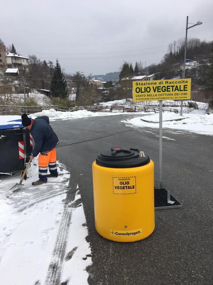 Roccavignale, consegnata la tanica per la raccolta degli oli usati