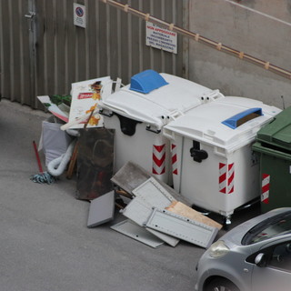 Savona: abbandono indiscriminato di rifiuti