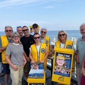 Albenga, gli occhiali usati si raccolgono anche in spiaggia: l’iniziativa del Lions Club Albenga, gli occhiali usati si raccolgono anche in spiaggia: l’iniziativa del Lions Club