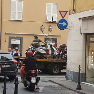 Alassio: corso Dante si prepara a Saldimbanco,  rimozione forzata dei veicoli in divieto