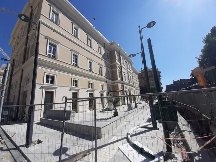 Savona, pronta a riaprire la piazza dell'ex ospedale San Paolo lato Corso Mazzini