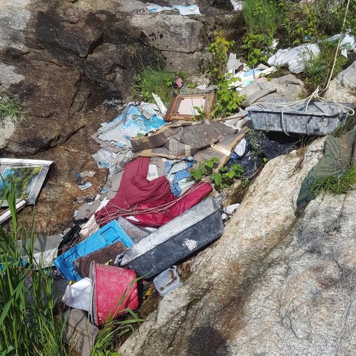 Murialdo, comune e volontari ripuliscono il territorio dai rifiuti abbandonati illegalmente (FOTO) Murialdo, comune e volontari ripuliscono il territorio dai rifiuti abbandonati illegalmente (FOTO)